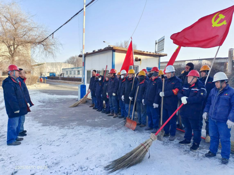 物產(chǎn)工投公司黨委開展“節(jié)前環(huán)境大整治、干干凈凈過大年”環(huán)境衛(wèi)生整治主題黨日活動(dòng)