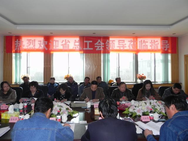 深入車間班組、“零距離”接觸職工、體驗職工生活、傾聽職工心聲